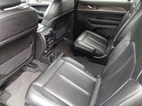Used 2024 Jeep Grand Cherokee L Limited AWD/4WD image 33