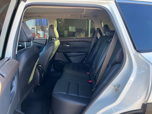 Used 2023 Nissan Rogue SL w/ SL Premium Package image 17