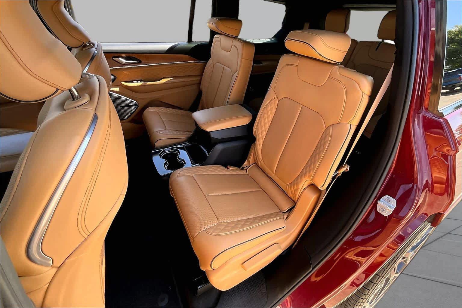 Used 2025 Jeep Grand Cherokee L Summit AWD/4WD image 20