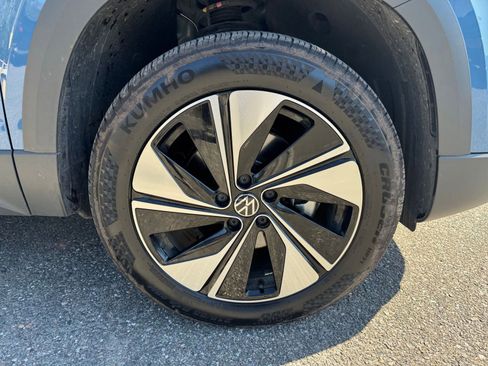 Used 2025 Volkswagen Taos SE image 30