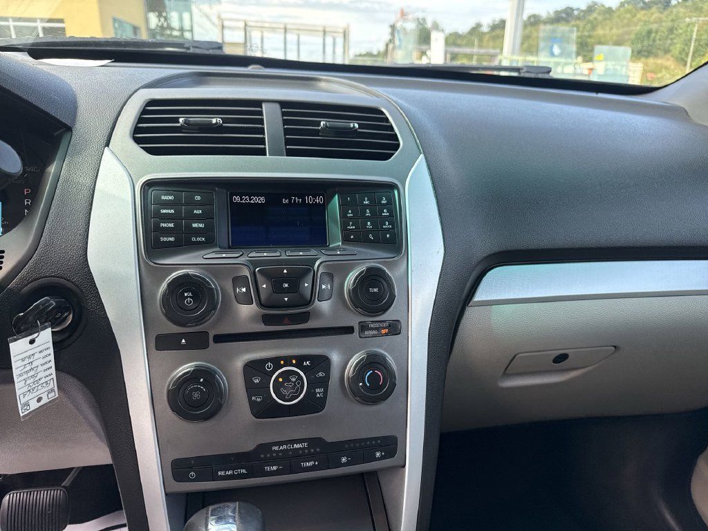 Used 2014 Ford Explorer XLT AWD/4WD image 12