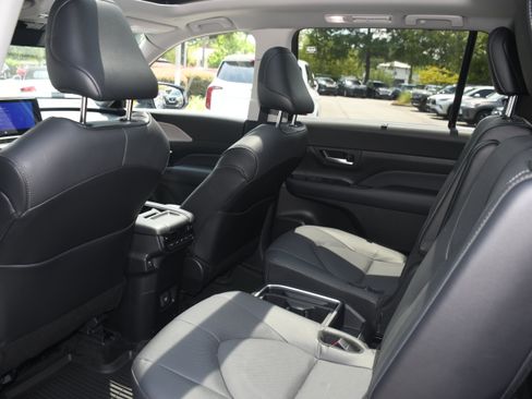 Certified 2025 Toyota Grand Highlander FWD image 17