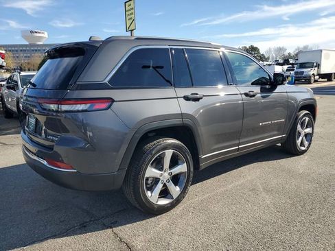 Certified 2025 Jeep Grand Cherokee Limited w/ Luxury Tech Group II image 8