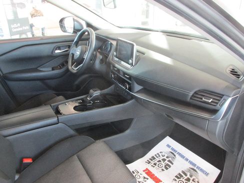 Used 2024 Nissan Rogue SV image 29