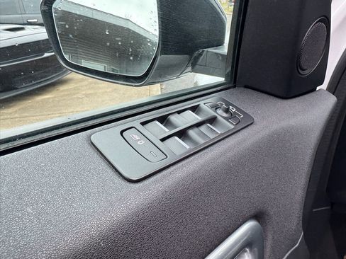 Used 2018 Land Rover Discovery Sport HSE image 45