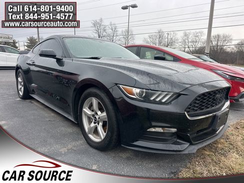 Used 2017 Ford Mustang V6 image 3