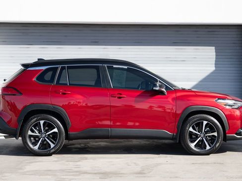 Used 2025 Toyota Corolla Cross AWD Hybrid w/ Convenience Package image 4