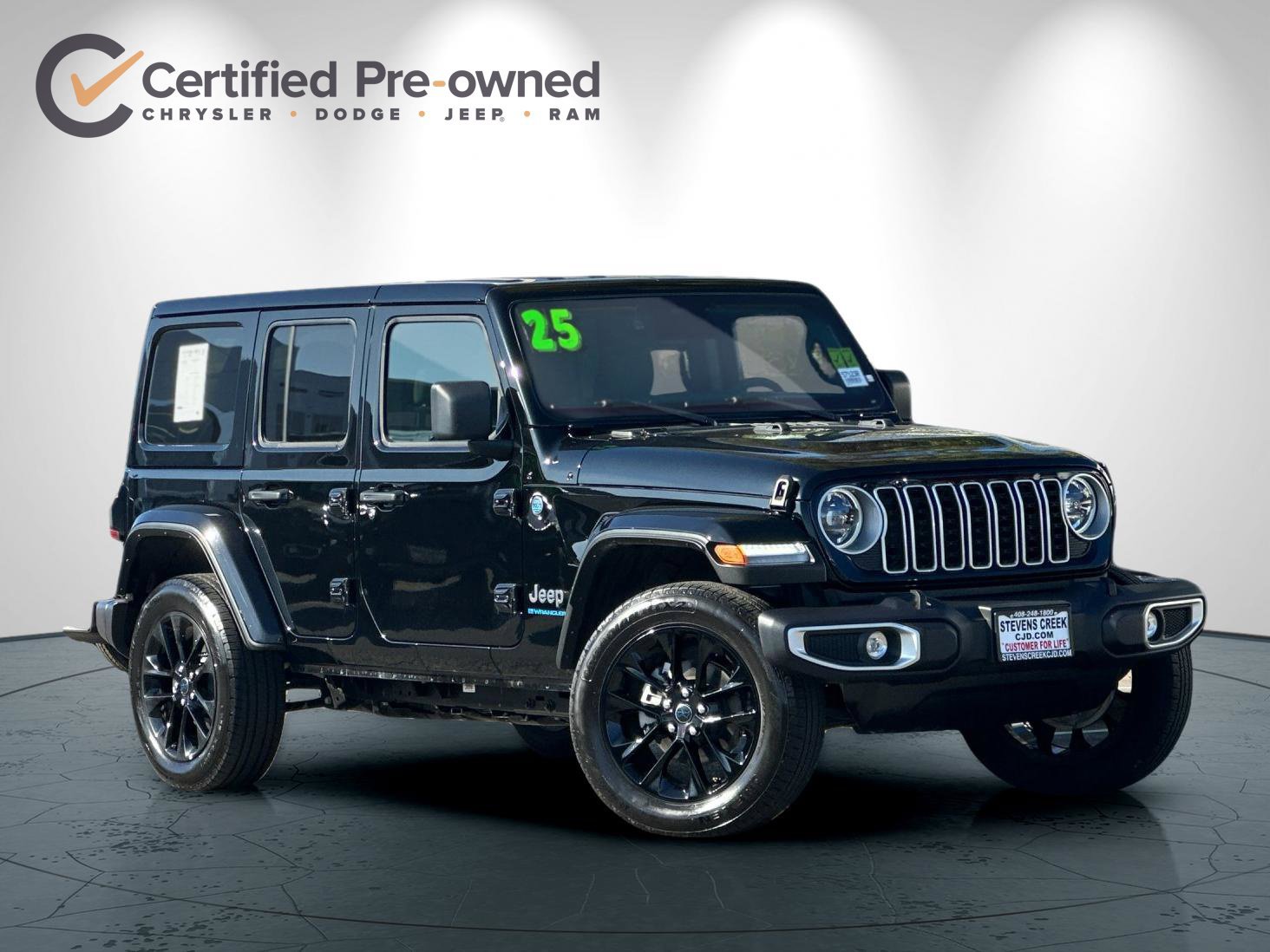 Used 2025 Jeep Wrangler Unlimited Sahara w/ Safety Group AWD/4WD image 2