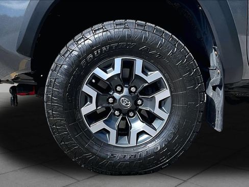 Used 2016 Toyota Tacoma TRD Off-Road w/ Premium & Technology Package AWD/4WD image 11