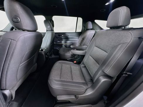 Used 2025 Chevrolet Traverse LT FWD image 27