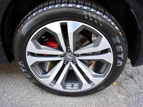 Used 2019 Audi Q8 Prestige w/ Luxury Package image 37