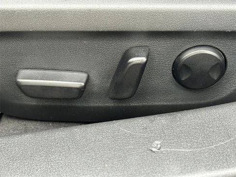 Used 2023 MAZDA MAZDA3 s image 22