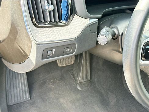 Used 2022 Volvo XC60 B6 Inscription w/ Advanced Package image 11