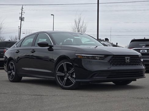 Used 2024 Honda Accord Sport image 2