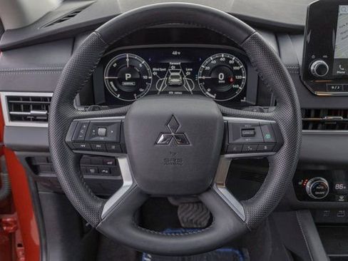 Used 2023 Mitsubishi Outlander SE AWD/4WD image 18