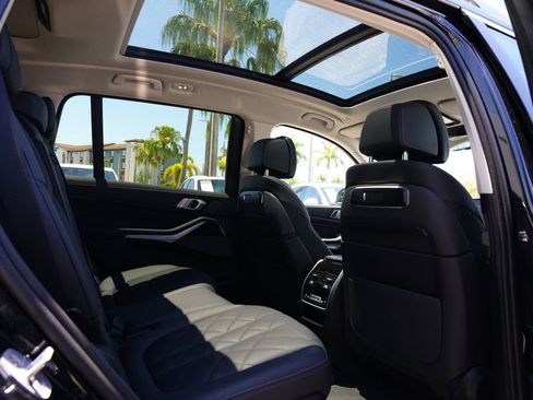 Used 2025 BMW X7 xDrive40i AWD/4WD image 18