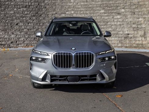 Used 2024 BMW X7 xDrive40i w/ Premium Package image 3