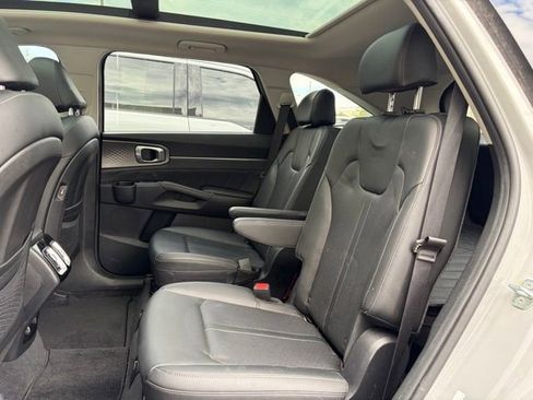 Used 2023 Kia Sorento SX image 9