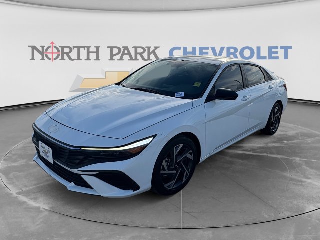 Used 2025 Hyundai Elantra Sport FWD image 7