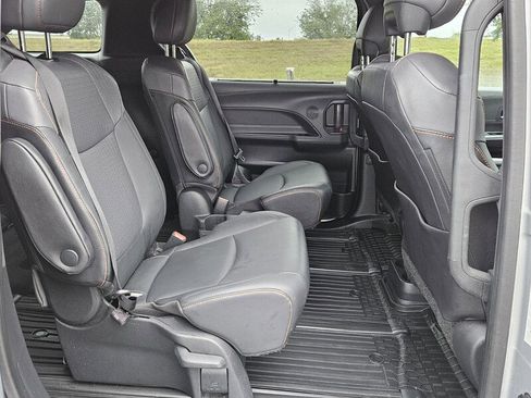 Used 2022 Toyota Sienna XSE image 14