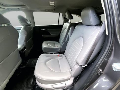 Used 2025 Toyota Highlander XLE w/ Protection Package #3 (TMS) AWD/4WD image 20
