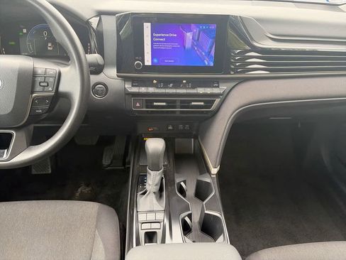 Used 2025 Toyota Camry LE FWD image 11