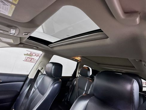 Used 2019 Nissan Pathfinder Platinum image 11