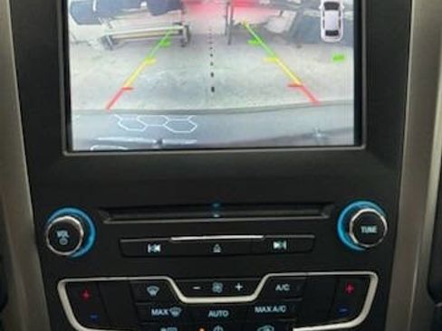 Used 2017 Ford Fusion SE w/ Fusion SE Technology Package image 16