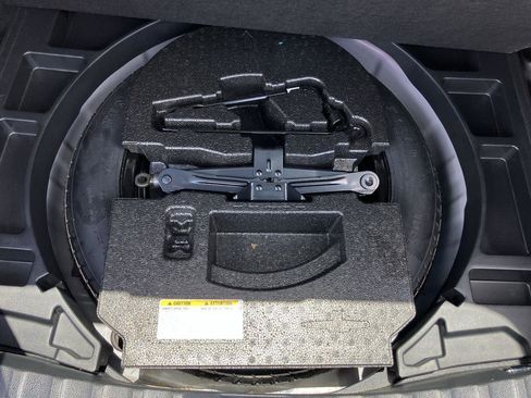 Used 2023 Toyota Corolla Cross XLE image 28