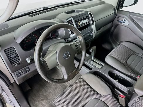 Used 2010 Nissan Frontier SE w/ SE Value Truck Pkg image 2