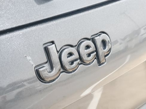 Used 2019 Jeep Cherokee Latitude Plus image 10