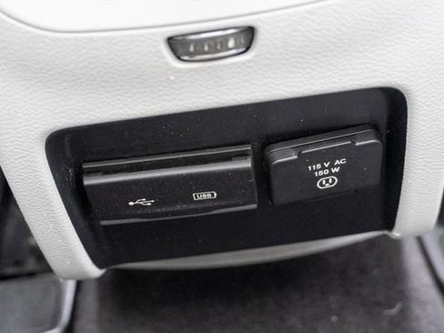Used 2019 Jeep Cherokee Limited w/ Luxury Group AWD/4WD image 54