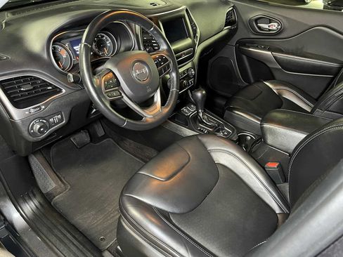 Used 2019 Jeep Cherokee Latitude Plus FWD image 24