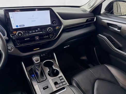 Used 2023 Toyota Highlander Limited image 24