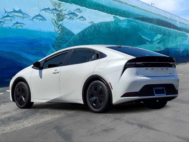 New 2027 Toyota Prius Plug-In Hybrid FWD image 2