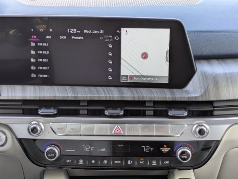 New 2025 Kia Telluride EX w/ EX Captain's Chair Package image 24