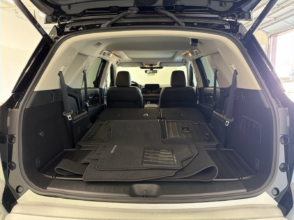 Certified 2025 Nissan Pathfinder Platinum w/ Cargo Package FWD image 17