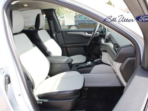 New 2025 Ford Escape SE image 8