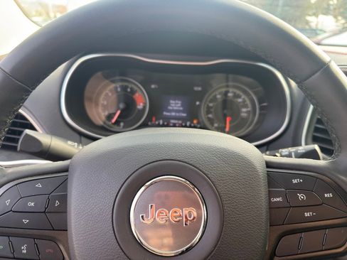 Used 2022 Jeep Cherokee Trailhawk w/ Premium Leather Package AWD/4WD image 19