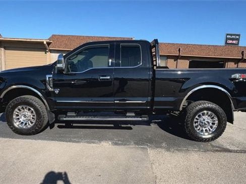 Used 2021 Ford F350 Lariat w/ Chrome Package image 5
