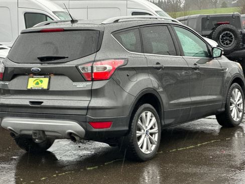 Used 2017 Ford Escape Titanium image 4