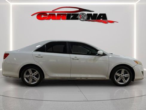 Used 2014 Toyota Camry LE image 12