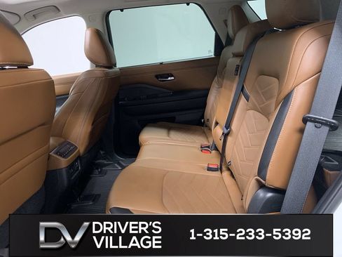 Used 2023 Nissan Pathfinder Platinum w/ Cargo Package AWD/4WD image 21