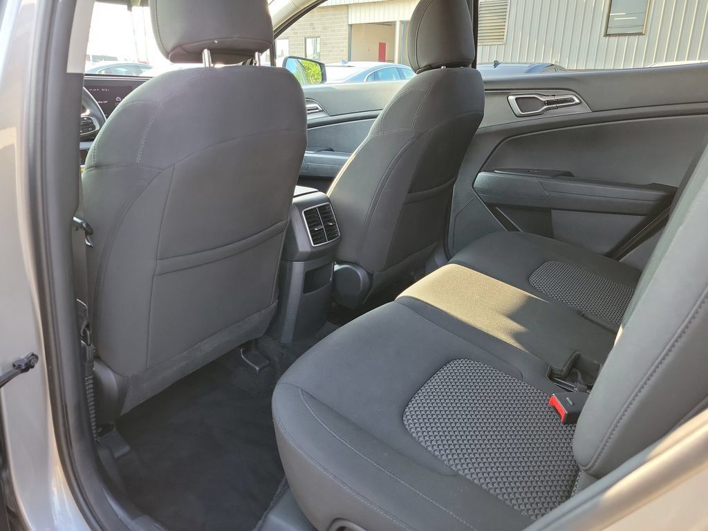 Used 2024 Kia Sportage LX AWD/4WD image 17