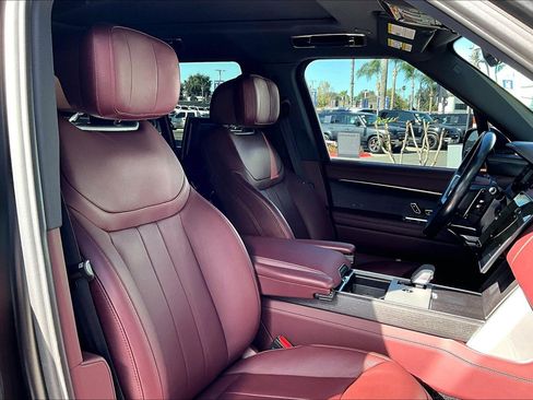 Used 2025 Land Rover Range Rover Autobiography image 7