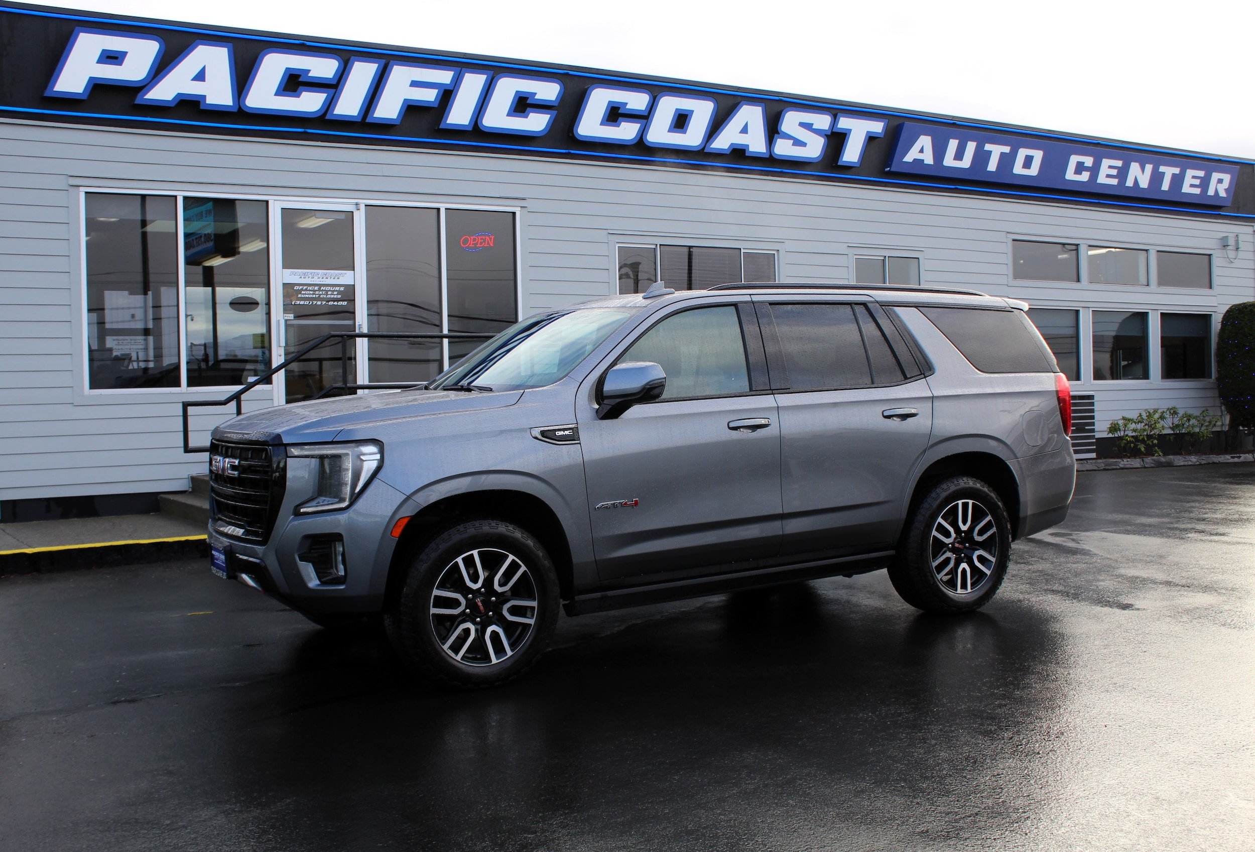 Used 2021 GMC Yukon AT4 w/ Rear Media and Nav Package AWD/4WD image 1