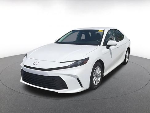 Used 2025 Toyota Camry LE FWD image 7