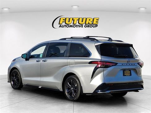 Used 2024 Toyota Sienna XSE image 7