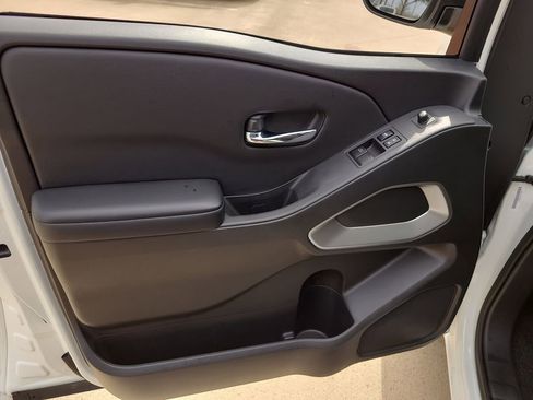 Certified 2025 Nissan Frontier SV image 12