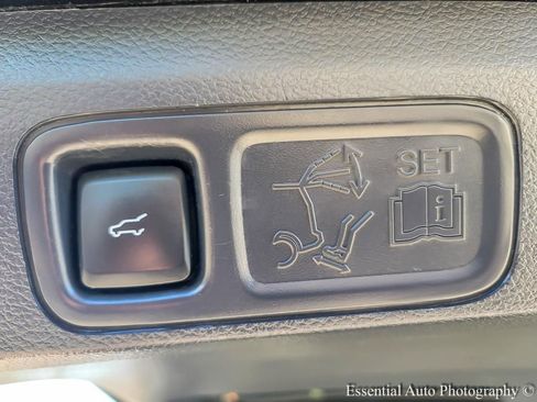 Used 2024 Ford Expedition XLT image 23